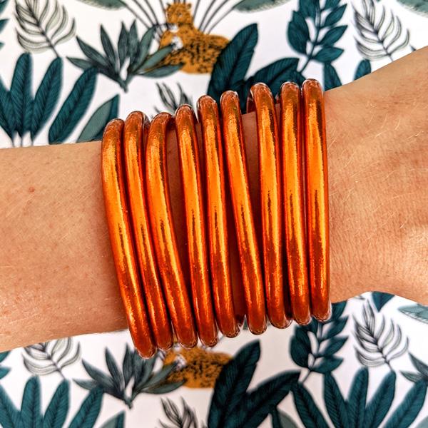 Bracelet jonc bouddhiste orange Maia et Zoé