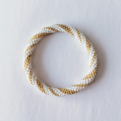 Bracelet népalais blanc et doré spirale - Maia et Zoé