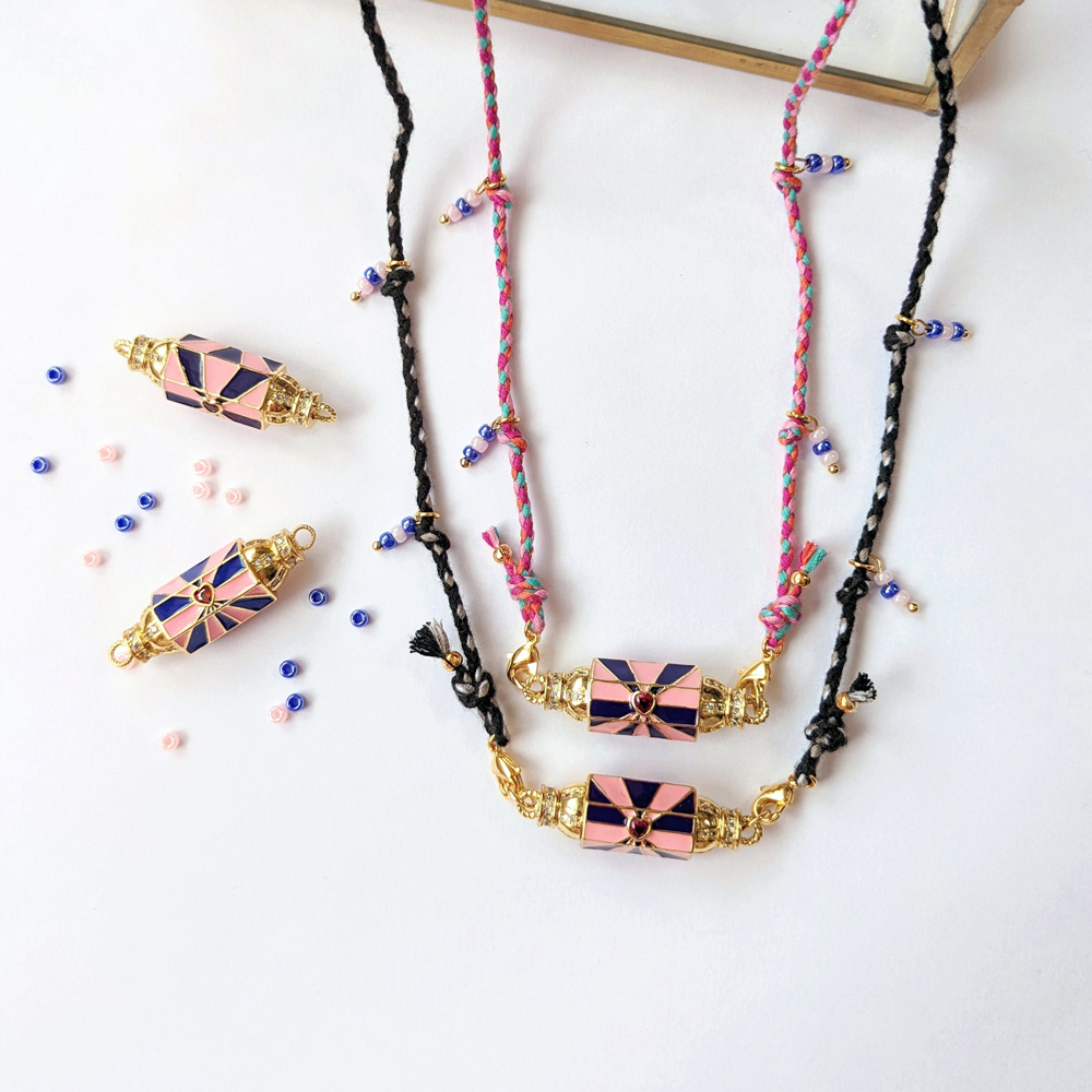 Colliers locket noir ou rose, tendance et création originale Maia et Zoé