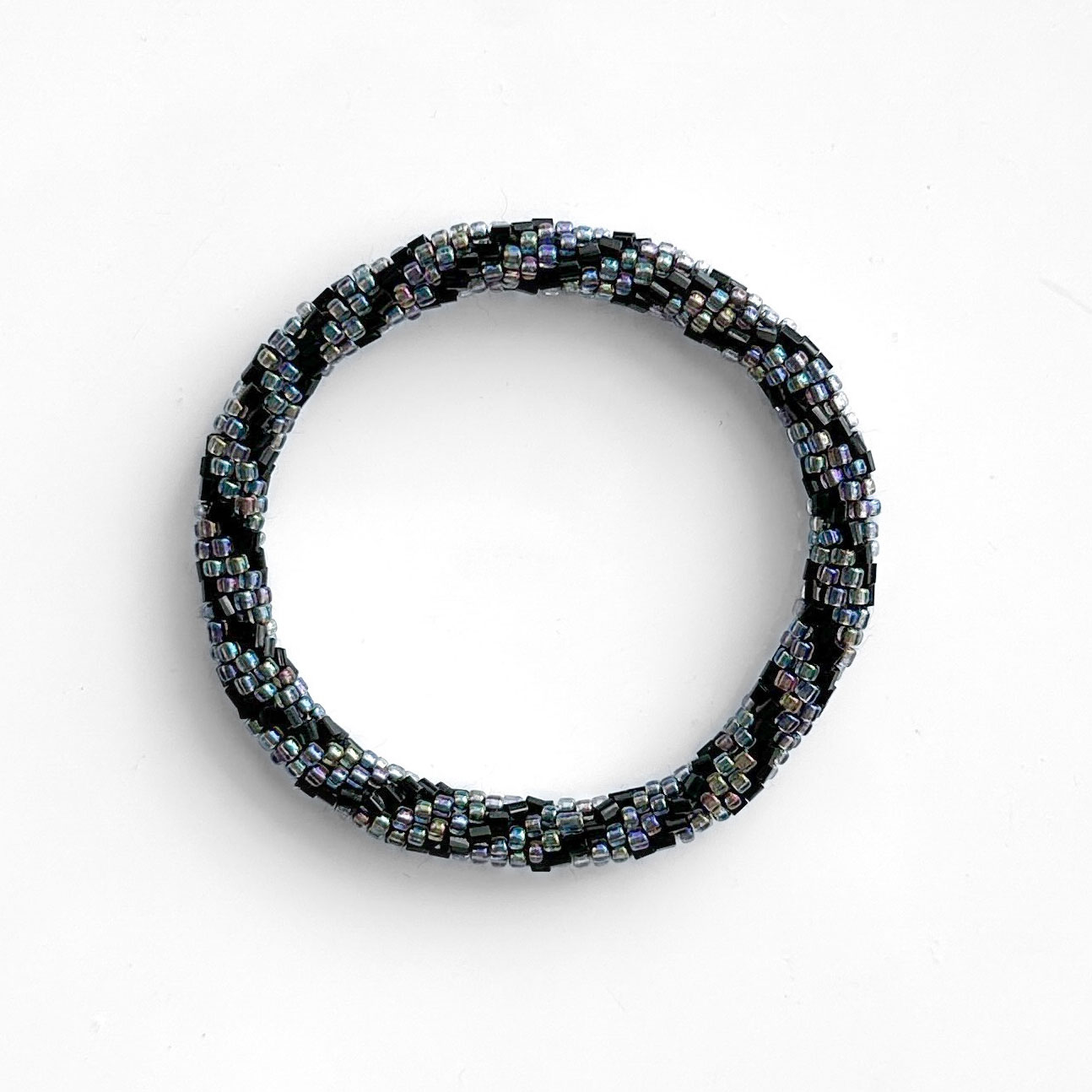 Bracelet népalais #57 (noir et irisé bleu gris)