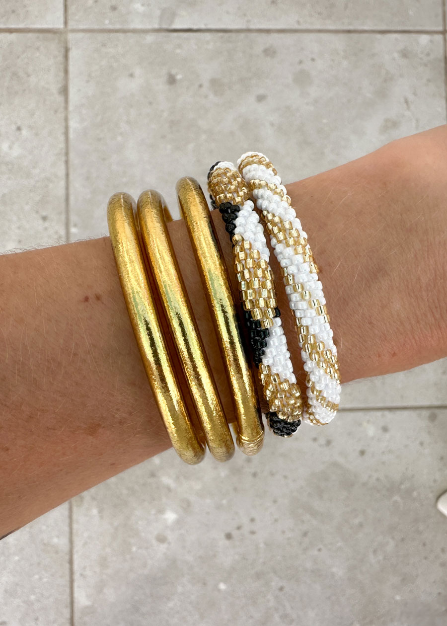 Lot joncs bouddhistes et bracelets népalais - light gold – Image 4