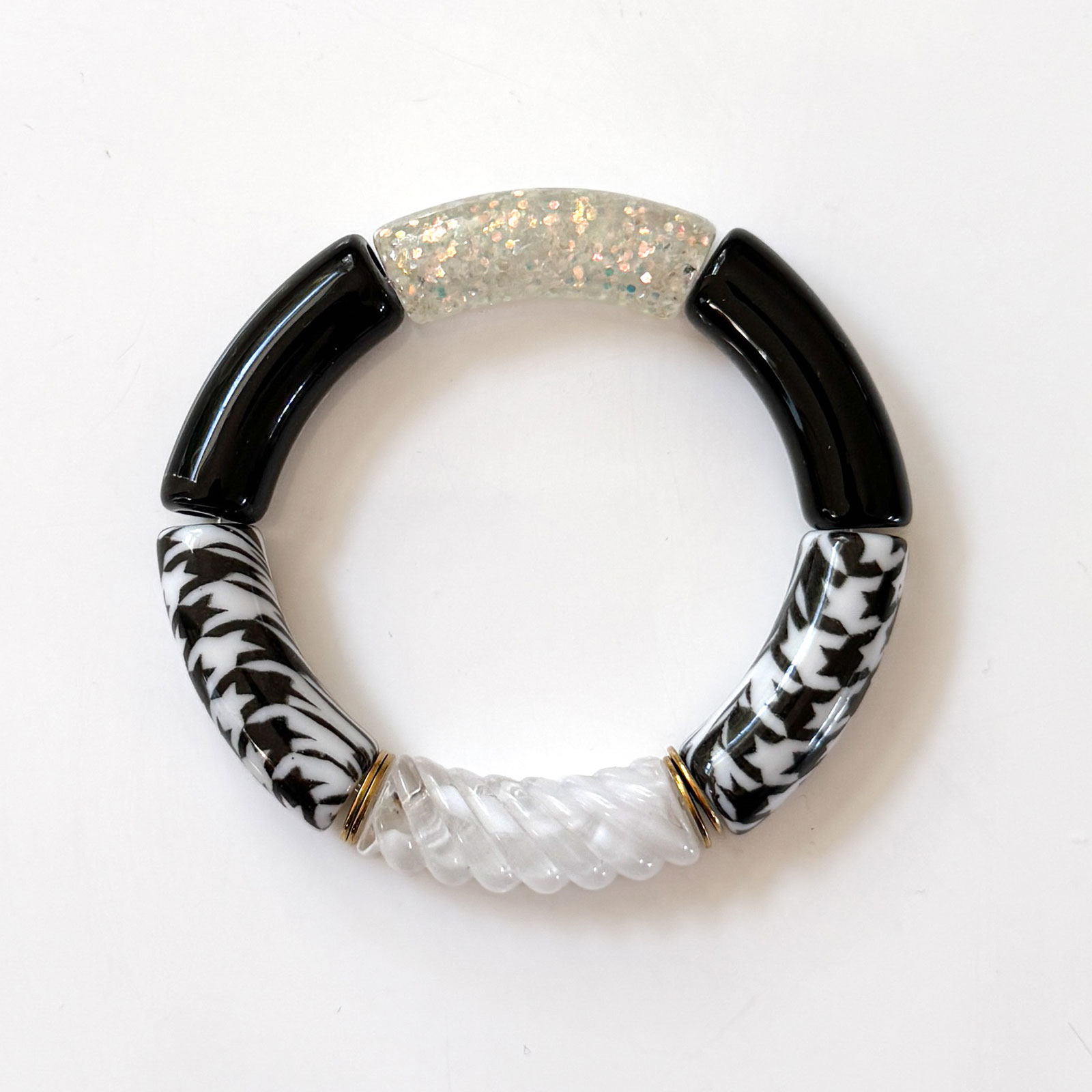 Bracelet artisanal fait de perles résine torsadée, pailletée et pied-de-poule