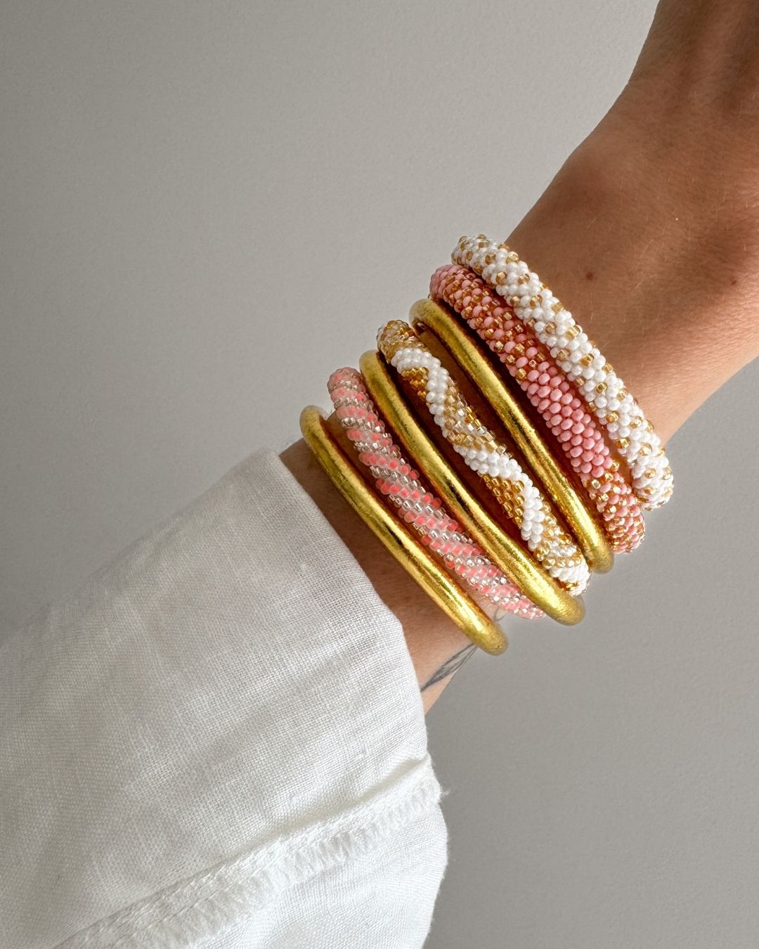 Bracelet népalais #86 (blanc et doré) – Image 2
